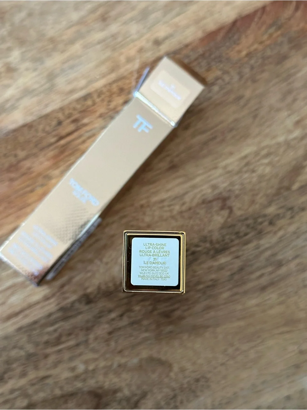 Tom Ford Red Lipstick - Ultra Shine Lip Color Rouge in Île D’Amour